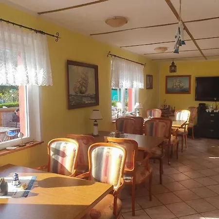 게스트하우스 4-personen-familienzimmer-mit-gemeinschaftsbad-auf-ruegen-h5zi3 *